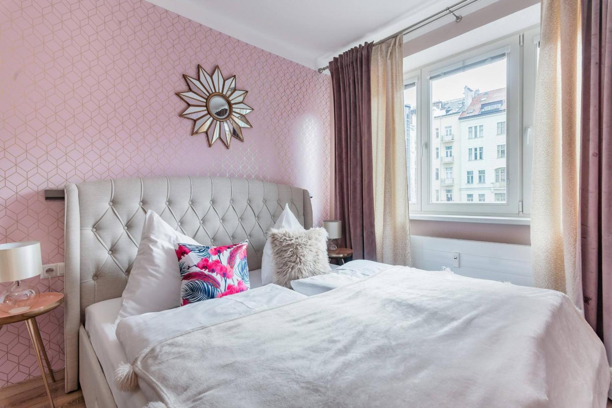 Pastel Art Deco 3bdr Ruterra Apartment Prague