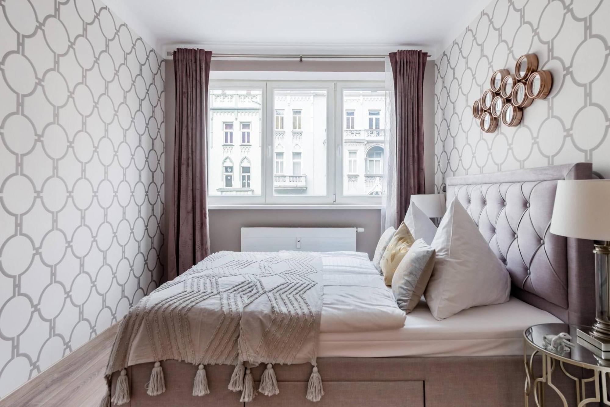 Pastel Art Deco 3bdr Ruterra Apartment *